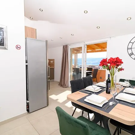 アパート Loni トロギール