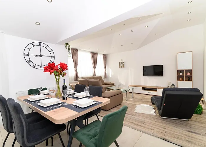 Loni * トロギール