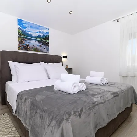 Apartamento Loni *
