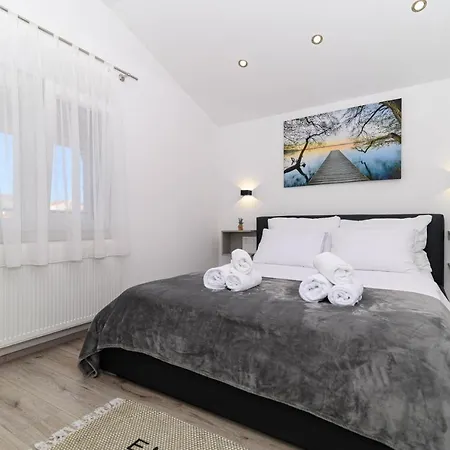 Loni Apartamento *