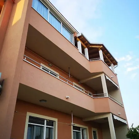 Loni Appartement *
